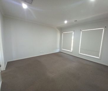 LARGE FOUR BEDROOM HOUSE - Photo 4