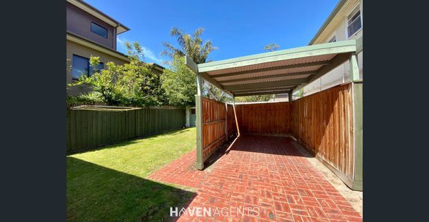 GROUND LEVEL THREE BEDROOM HOME WITH LARGE COURTYARD! | HAVEN AGENTS - Photo 1