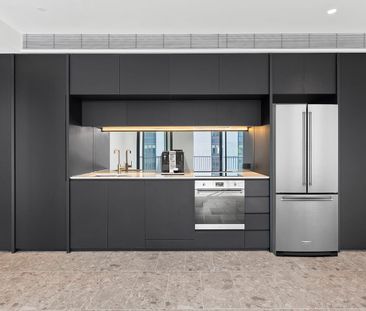 STUNNING ONE BEDROOM APARTMENT - Photo 3