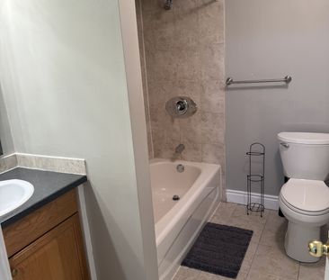 For Lease - 3784 Forest Bluff Crescent Unit# Bsmt, Mississauga, Ont... - Photo 3
