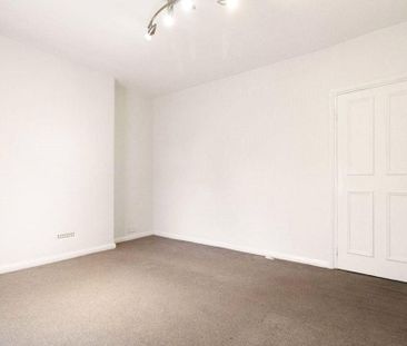 2 bedroom end of terrace house to rent - Photo 4