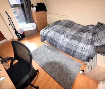 4 bedroom House in Mayville Place, Leeds - Photo 6