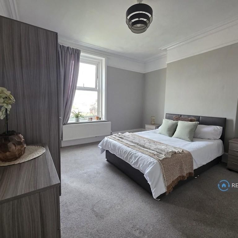 1 bedroom in a house share to rent - Photo 1