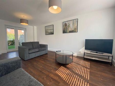 1 bedroom in a house share to rent - Photo 2