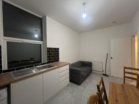 2 bedroom flat to rent - Photo 3