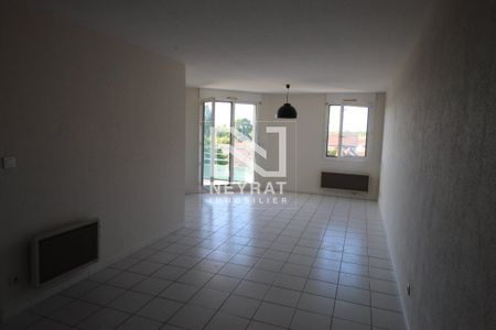 Location Appartement 2 pièces 55m² ST GERMAIN DU BOIS 71330 - Photo 2