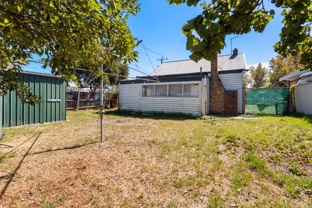 Charming 3-Bedroom Home in Prime West Footscray Location – Off-Street Parking Included - Photo 1