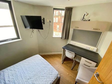 3 bedroom apartment to rent - Photo 3