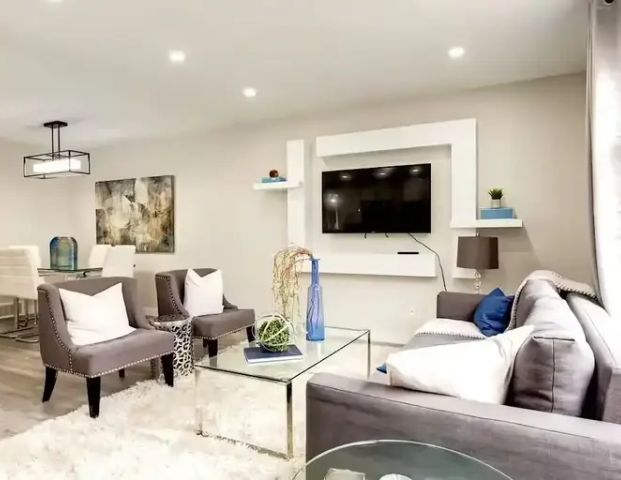 Modern fully furnished Upper Unit duplex with King suite, 10 min from downtown | 170 Maunsell Close Northeast, Calgary - Photo 1