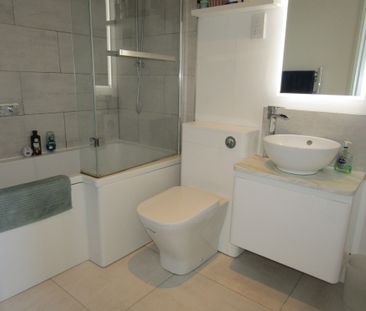 2 bed Terraced - To Let - Photo 5