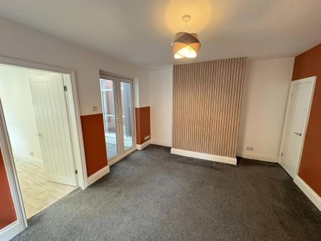 3 bedroom semi-detached house to rent - Photo 2
