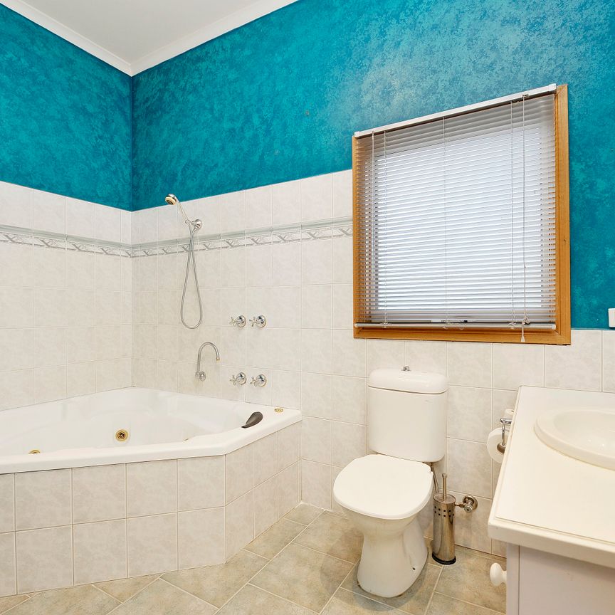 3 Sandra Street, Bulleen VIC 3105 - House For Rent | Domain - Photo 1