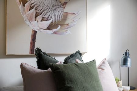 Charming and Convenient Two Bedroom Stone Cottage Close to the City - Photo 3