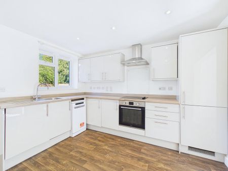 3 bedroom end of terrace house to rent - Photo 3