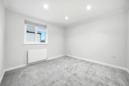 4 bedroom detached house to rent - Photo 3