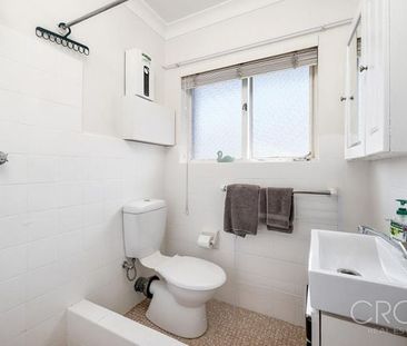 Fully Furnished One Bed Apartment With Parking - Photo 1