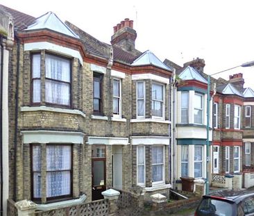 3 bedroom terraced house to rent - Photo 3