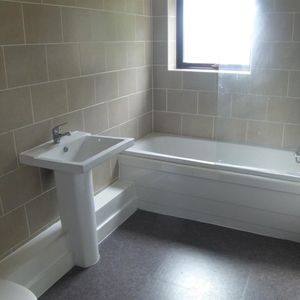 Moore, Woodlands Village, Off Manygates Lane - Photo 2