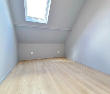 Vernieuwde woning met zonnige afgesloten tuin en private oprit - Photo 3