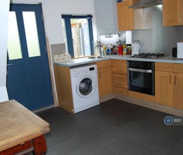 2 bedroom end of terrace house to rent - Photo 4