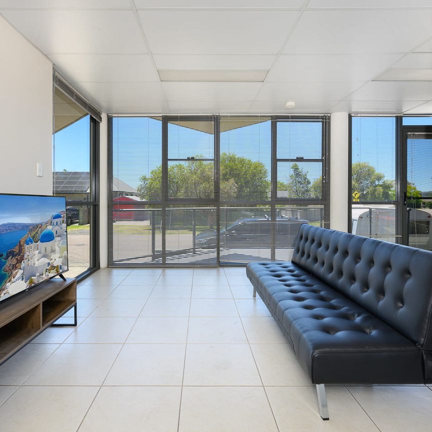 This immaculately presented one-bedroom apartment style property is ideally positioned in the heart of beautiful Empire Bay. - Photo 1