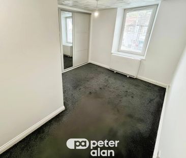 Gwern Avenue, Senghenydd, CAERPHILLY - Photo 6