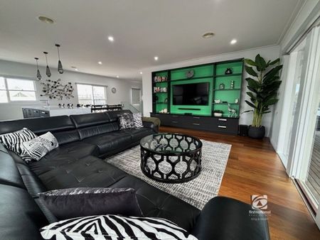 THE "ULTIMATE" APARTMENT! - Photo 2