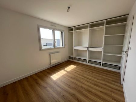 Location Maison 5 pièces 117m² MELESSE 35520 - Photo 3