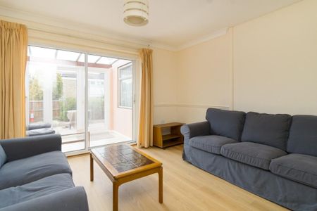 4 bedroom semi-detached house to rent - Photo 5