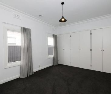 43 Mirls Street, Newport. - Photo 2