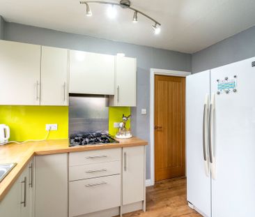 94 Groathill Road North - Photo 2