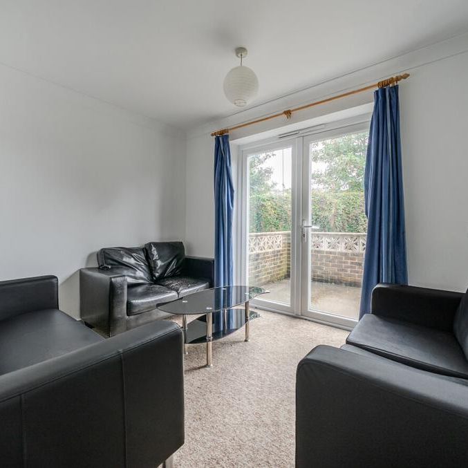 4 bedroom semi-detached house to rent - Photo 1