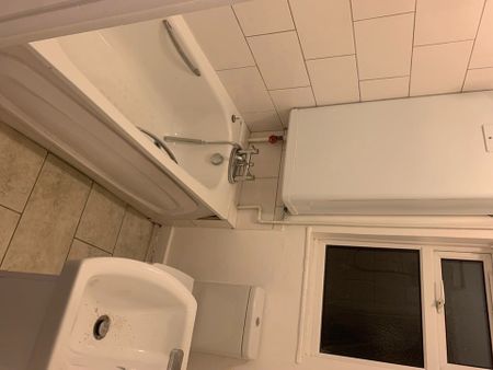 Room in a Shared House, Audley Street, RG30 - Photo 4