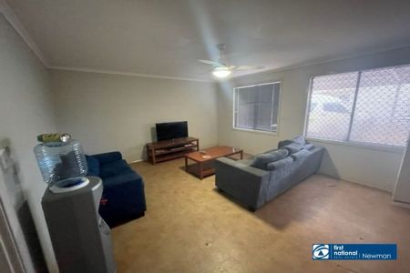 4 BEDROOMS 2 BATH - Photo 4