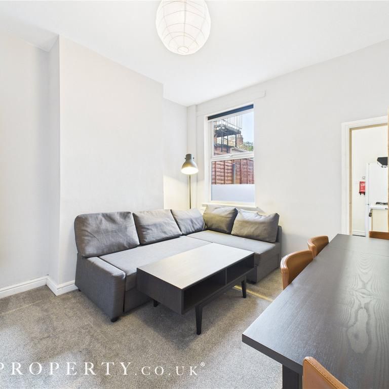 4 bedroom terraced house to rent - Photo 1