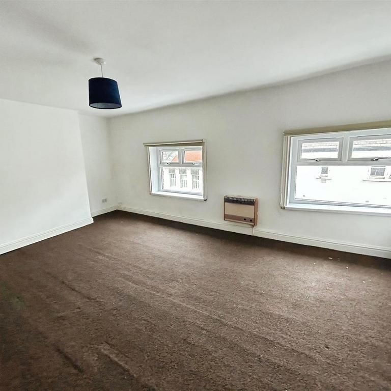 3 bedroom flat to rent - Photo 1
