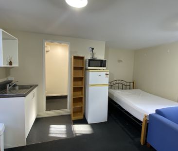 Centrally located boarding house - Photo 1