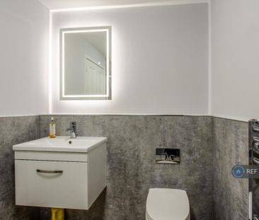 3 bedroom semi-detached house to rent - Photo 4