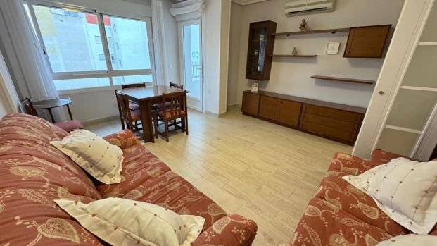 Piso de alquiler en C. Ntra. Sra. de Monserrate, Zona Playa del Cura - Photo 1