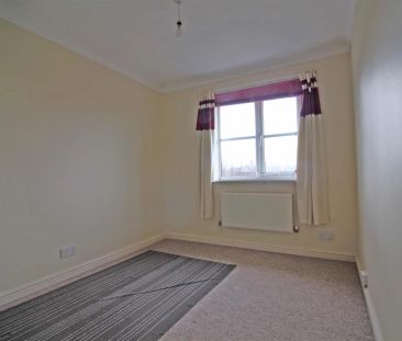 4 Bedroom House - Detached - Photo 6