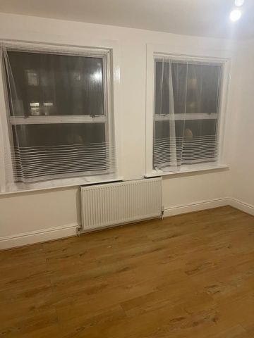 4 Bed Detached House, Grenadier Street, E16 - Photo 2