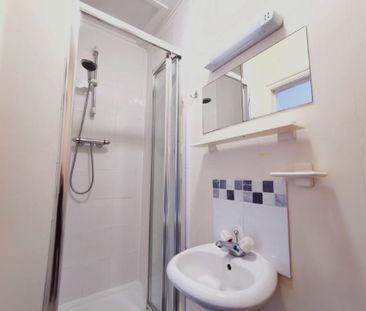 3 bedroom flat to rent - Photo 5