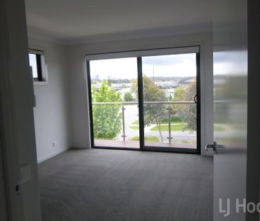 Three Bedroom Ensuite Terrace House in Googong - Photo 3