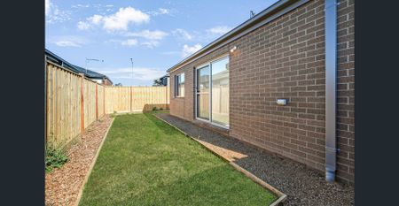 Stunning 3-Bedroom Home - Photo 3