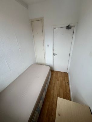 Room in a Shared Flat, Maybury Gardens, NW10 - Photo 1