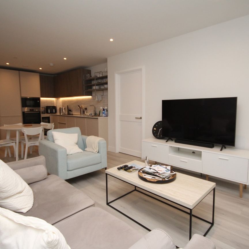 2 Bed Flat, Cairncross House, SE3 - Photo 1