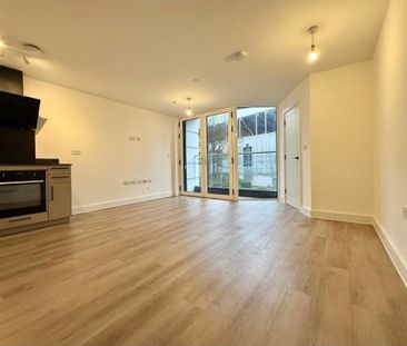 Commercial Road, Poole, Dorset, BH14 - Photo 3