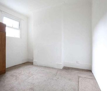 Creighton Avenue, East Ham, E6 - Photo 4