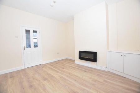 2 bedroom terraced house to rent - Photo 2