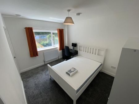 4 bedroom semi-detached house to rent - Photo 4